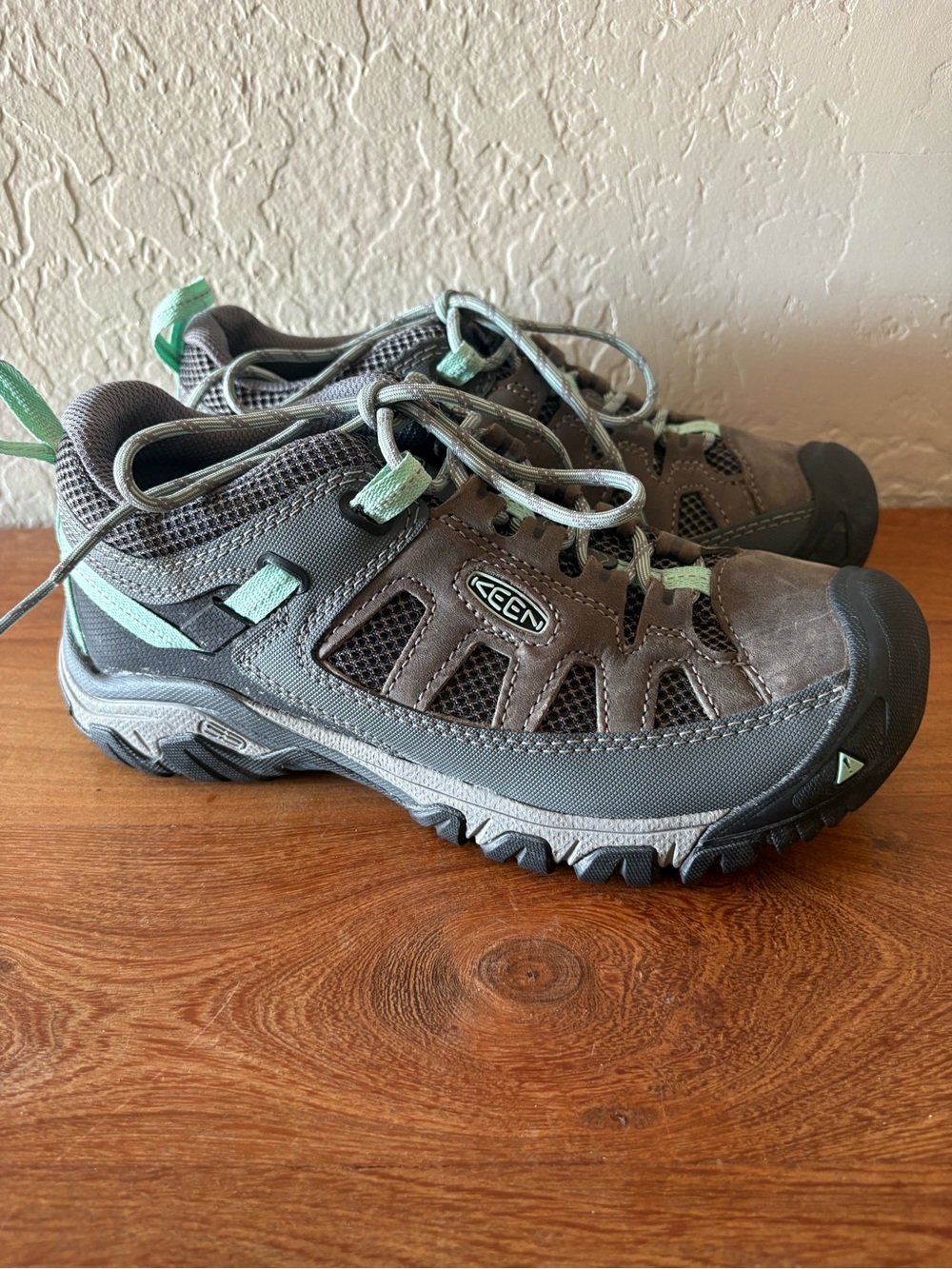 Keen Women's Targhee Vent Hiking Sneakers size 7